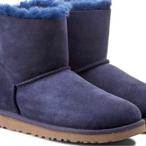 Ugg mini Bailey bow Uggs size 8 $85